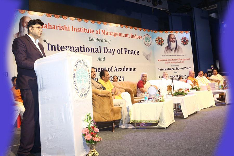 International Day of Peace and the commencement of the academic session of Maharishi Institute of Management, Indore. Padmashree Dr. Janak Palta Magligan was the chief guest of the programme and international poet Professor Rajeev Sharma and Dr. Rajeev Dixit DCDC, Devi Ahilya University were the special guests. 